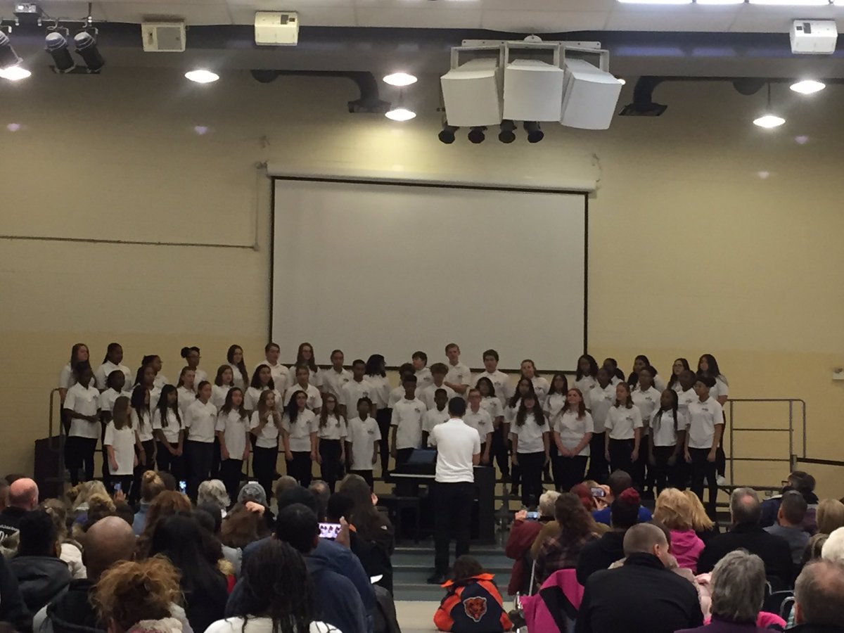 JeanneAken's tweet photo. 7th and 8th grade choir sounding beautiful. https://t.co/gNE05lJCVN