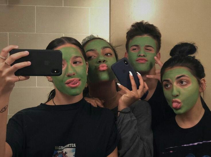 --;

La distancia, los conflictos, y el poco tiempo aveces suele alejar a la gente 
Uno pierde un poco de contacto con esas personas que quiere.
Pero no importa que pase sé que siempre las tendré a mi lado.
Adoro a ese trío que me hace feliz.
<a href="/EerinWA/">©𝗘𝗲𝗿𝗶𝗻 𝗪𝗼𝗼𝗱𝘀•† |◁ɪɪ▷</a> 
<a href="/melodianxcturna/">𝓐𝓺𝓾𝓪𝓻𝓲𝓾𝓼 - ya regresa</a> 
<a href="/Cxssry/">Cassidy</a>