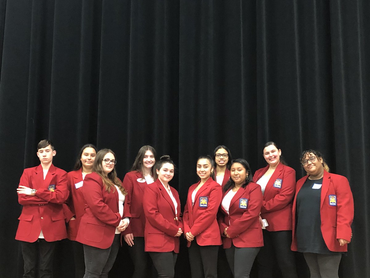 DaviesTechHS's tweet image. SkillsUSA leaders helped out on Future Student Night. We can't wait for the state competitions! 

@SkillsUSARI @SkillsUSA @SkillsforRI #cte #careerandtechnical #studentleaders