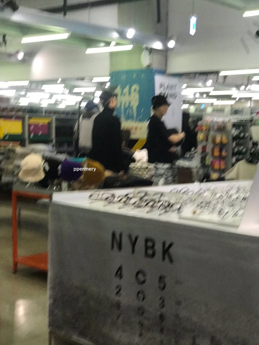 เมื่อวานไปชอปปิ้งกับแฟน เจอวินวินกะแจฮยอนมาช้อปเหมือนกัน นี่แอบกรี๊ดจนแฟนงง กรี๊ดอะไร 5555 คือแบบ แงงงงง ดีใจจจจจ ไม่ได้เหนน้องอยู่ด้วยกันนานแล้วว 😭💓