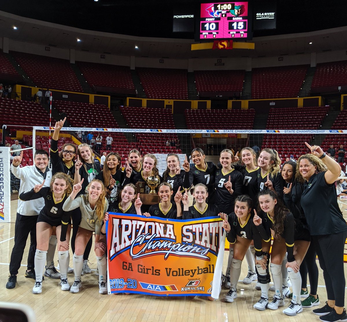 BashaAthletics's tweet photo. Basha High School Volleyball 
2019 6A State Champions! https://t.co/tOg2FM4jiI
