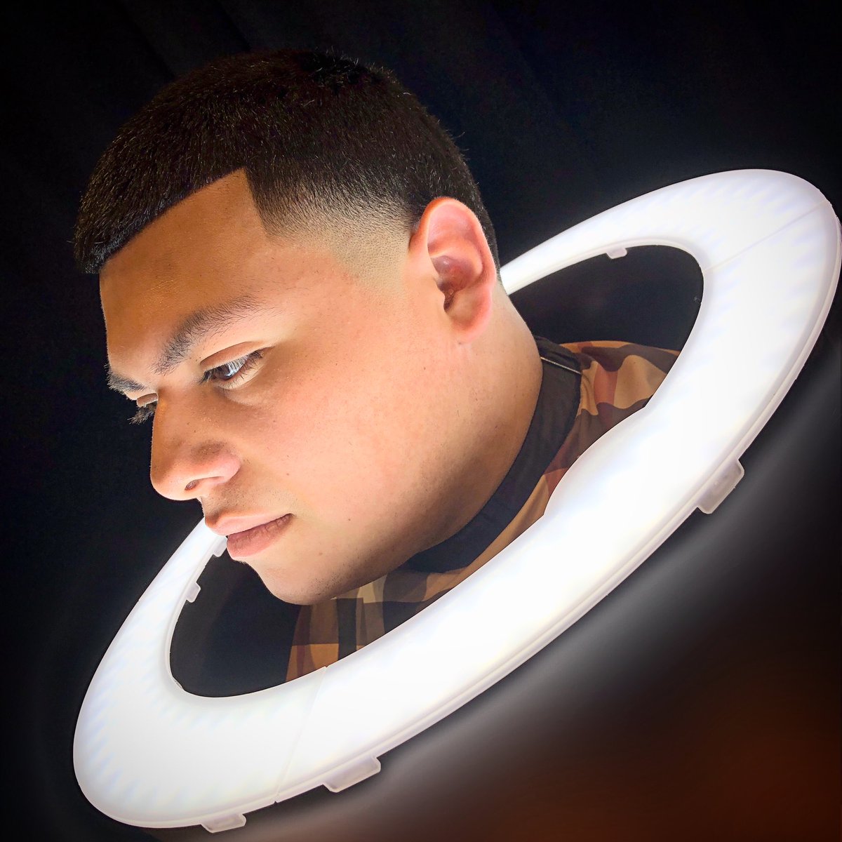 9 years in it and I just wish one day my art work would take me to an even higher level 🙏🏼😔 i want to be able show my work to the world 🌎 and cut famous people and travel 🧳 #barbershopconnect <a href="/Barbershopconne/">Barbershopconnect</a>  <a href="/robtheoriginal/">ROB THE ORIGINAL</a> 
#retweet #corpuswheresthelove