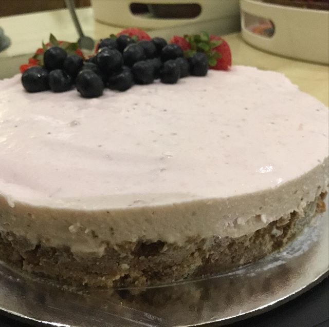 ketofoodfest's tweet photo. Keto Strawberry Cheesecake 😋😋#ketogenicdiet#ketodessert #ketocheesecake #ketolifestyle #ketocake #lowcarb #glutenfree #ketouae #ketodubai #ketosharjah #ketotreat https://t.co/0qzyKEBGgm