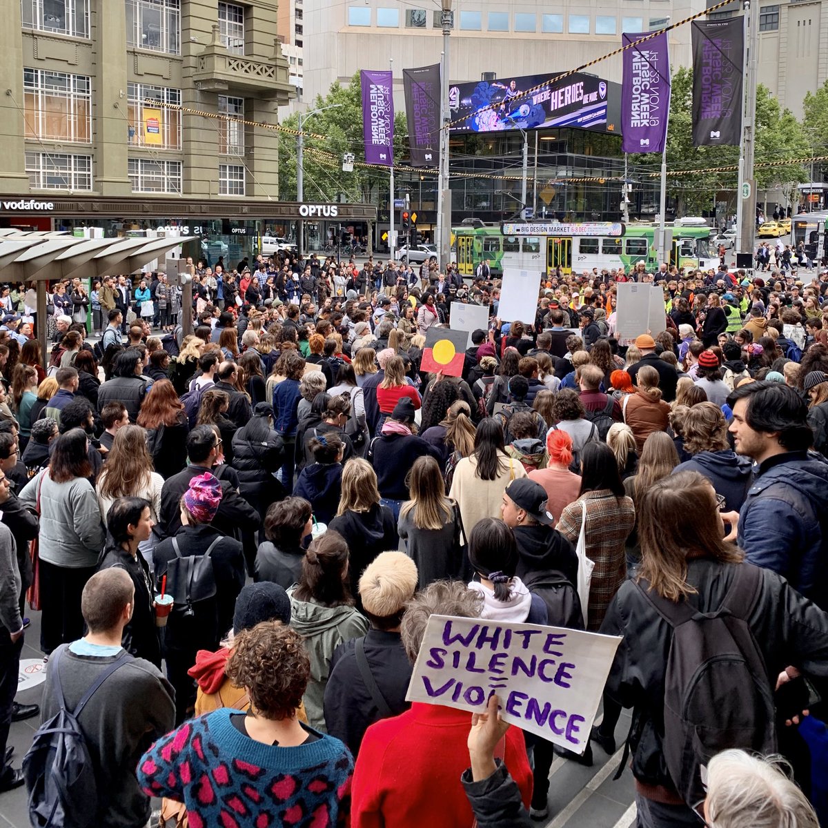 Here at the Naarm rally in memory of Kumanjayi Walker. People are standing in solidarity with the Warlpiri community & demanding justice for the killing of Aboriginal people in police custody  #JusticeForWalker  #IstandwithYuendumu  #BlackLivesMatter  