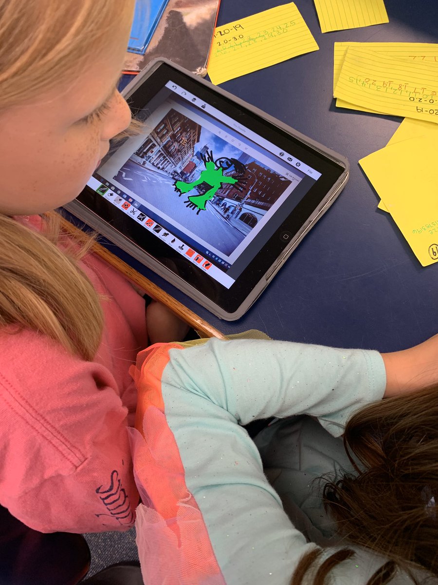 jbharrel's tweet photo. After reading Balloons Over Broadway, we created our own “book character” balloon float using YouDoodle! #mes  #raiderpride #youdoodle #media https://t.co/0f20lVASr5