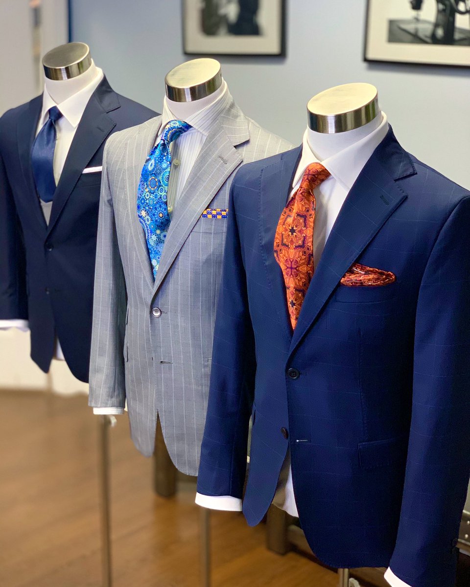TheFratelli_'s tweet photo. Step in to the week with the example of some of the 4colors of  business suits that every gentl should have in their closet:Navy blue,light gray,charcoal gray &amp; taupe/tan 
--
 Ejemplo de algunos de los 4colores de trajes de negocio que todo caballero deberia tener en su armario. https://t.co/C3o1oLPgHQ