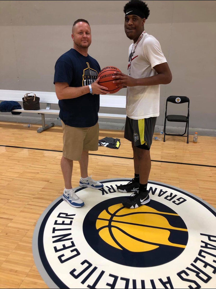 AauTitans's tweet photo. Happy Birthday to my guy @kobeyscott24 !!  Kobey is a humble and talented young man!!  #titanfamily #seniorleader #versatilty https://t.co/ZMTA9ou3ZD