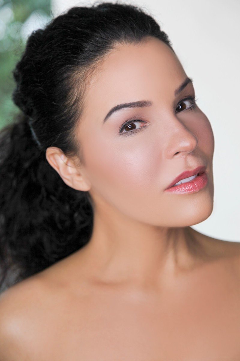 BabyNorman333's tweet photo. Actress | Model | Baby Norman
Makeup | Charlee Rey
Photographer | Anthony R. Lloyd.
#333 #clickmodel #model #fresh #skin #hairback #beautyshot #mixedchic @ClickModelsATL @alloyonephoto @kissedbycharleerey https://t.co/luK9HpNGv6