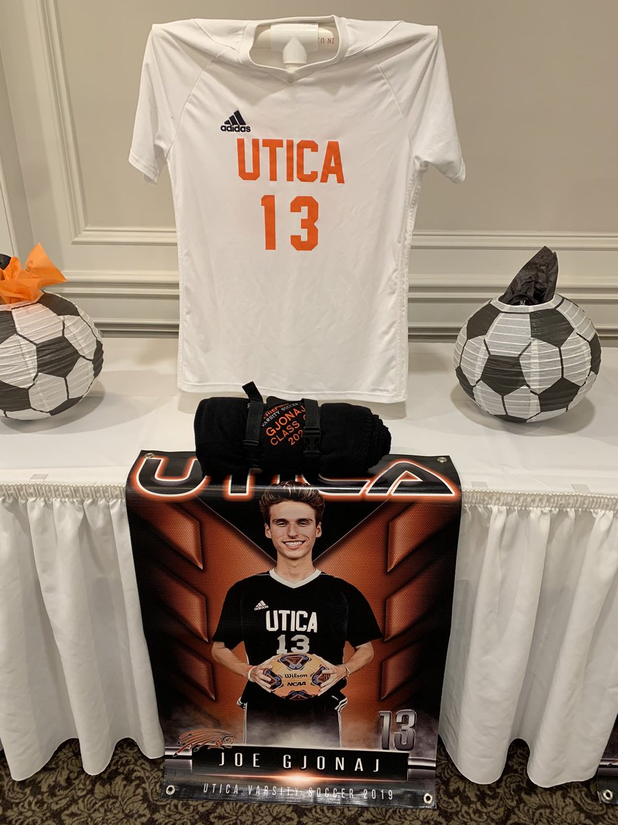 UticaHighSoccer's tweet photo. Wrapping up the 2019 season! Congrats seniors! https://t.co/wEArKFEypB