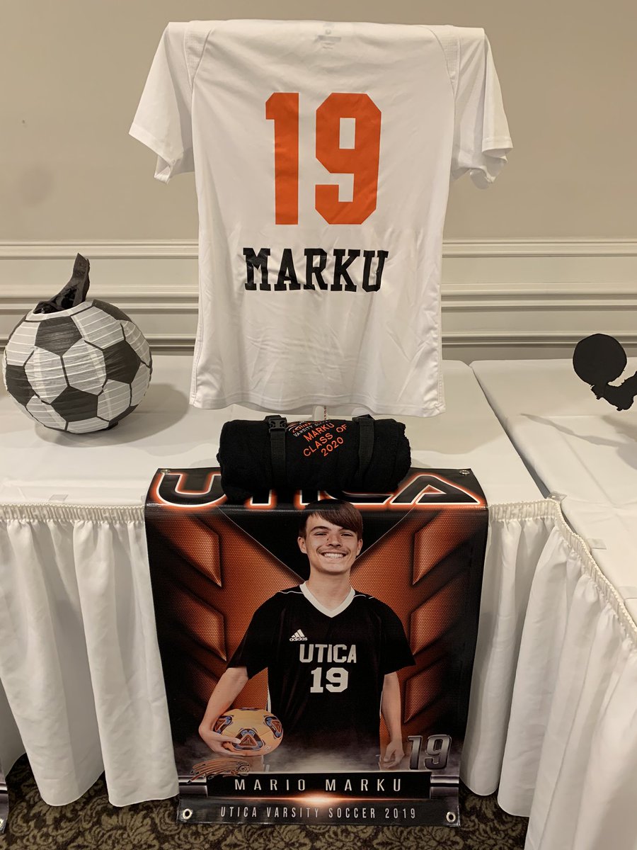 UticaHighSoccer's tweet photo. Wrapping up the 2019 season! Congrats seniors! https://t.co/wEArKFEypB