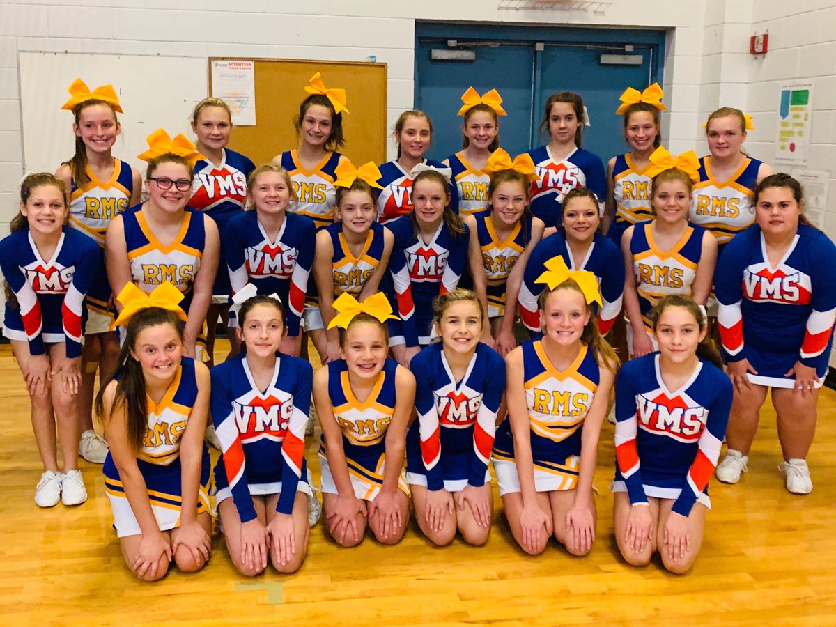 Showing some Washington County love tonight as VMS played RMS in basketball. Thank you to our coaches Liza Campbell Tice and Kristen Macomber for the great picture of our cheerleaders!!