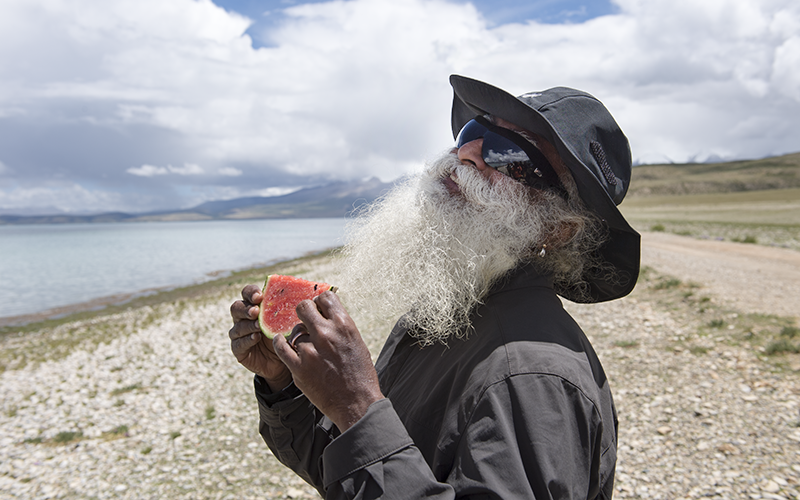 SadhguruJV's tweet image. Whatever you do willingly, you enjoy. Whatever you do unwillingly, you suffer. #SadhguruQuotes