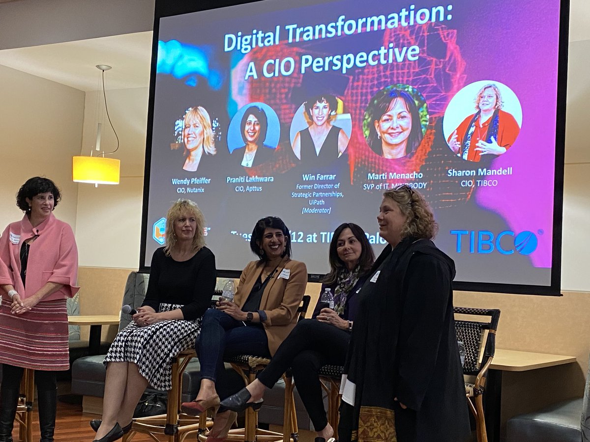 pemullen's tweet image. This amazing panel of CIOs about to wow the #HIVEDATA audience ⁦@TIBCO⁩ Cafe on Digital Transformation.