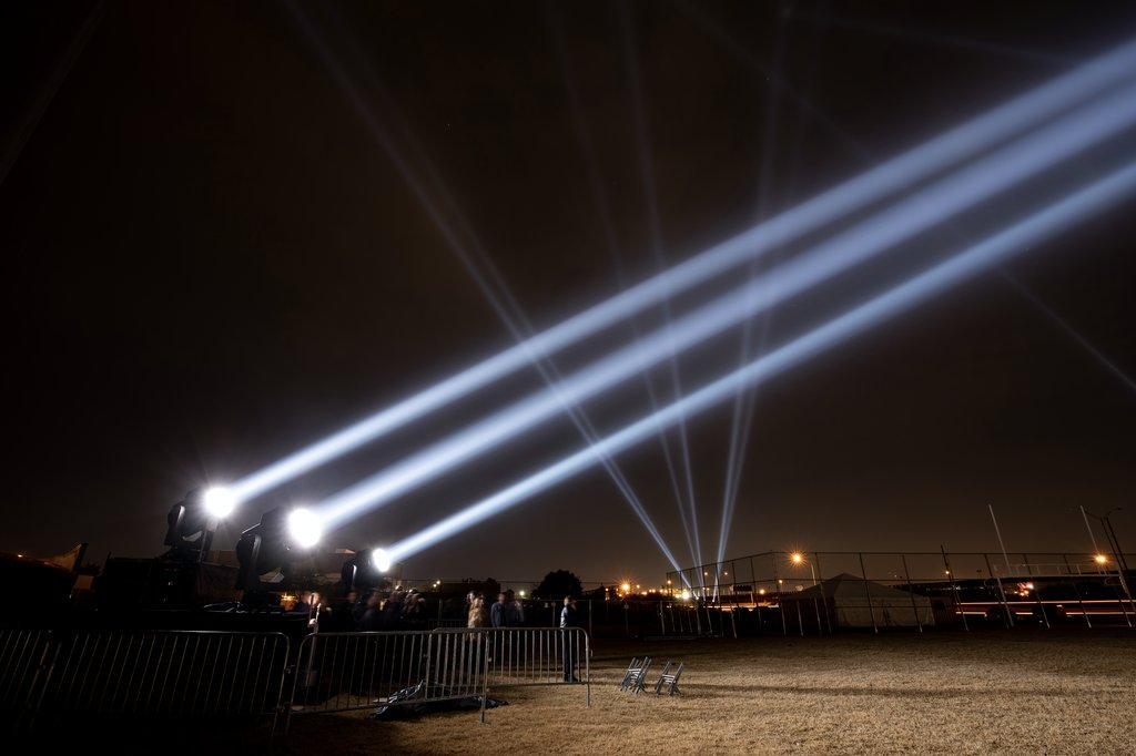 Border Tuner will host conversations and performances from both sides of the border. Calendar of events:buff.ly/2ooLrfB

Sintonizador Fronterizo será anfitrión de conversaciones y performances de los dos lados de la frontera. Calendario de eventos:buff.ly/2MXdtbP