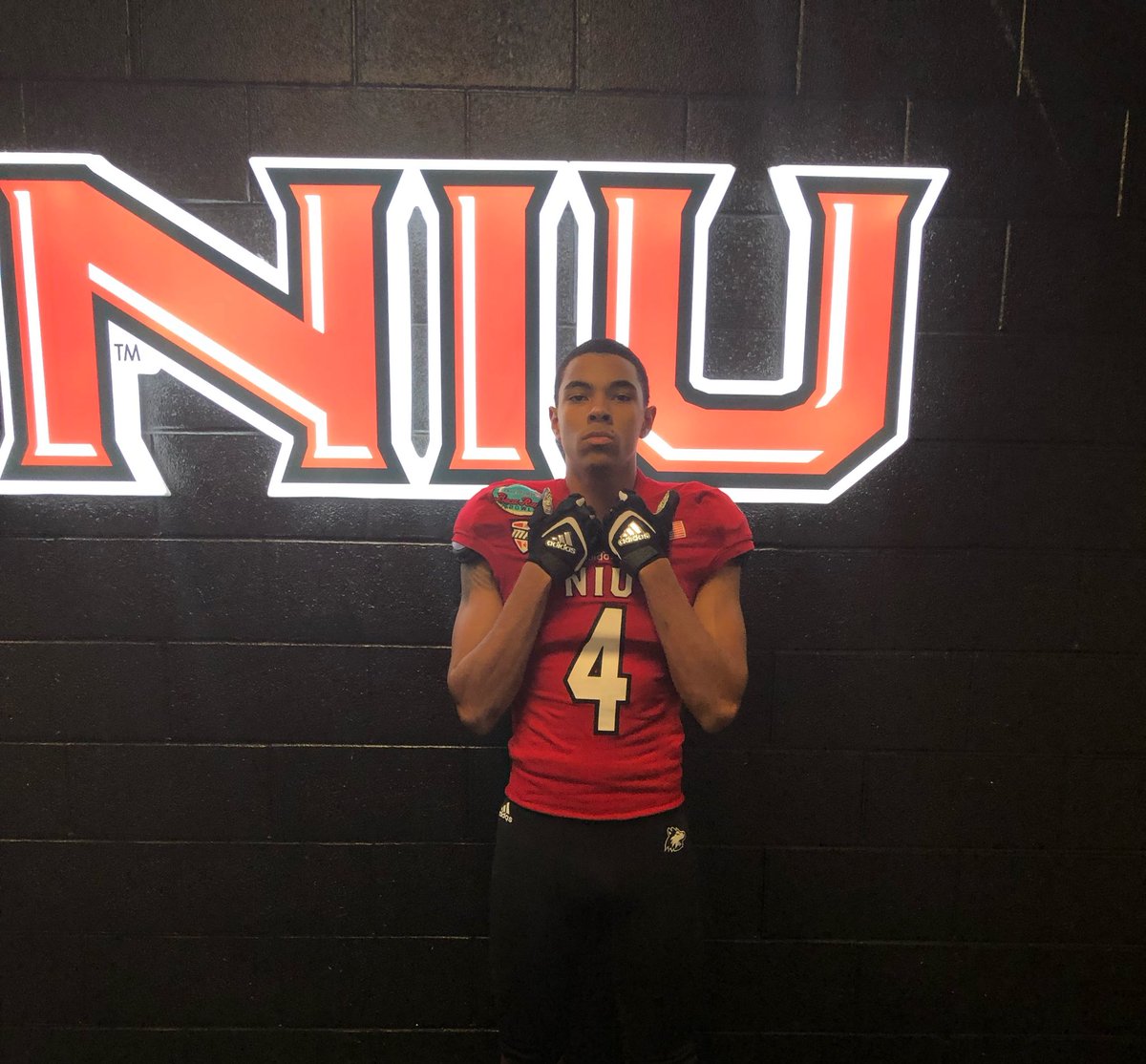 JdDolphin's tweet photo. Excited to announce my commitment to Northern Illinois University‼️🐺 #TheHardWay @NIUCoachHammock @Coach_Jackson @CoachAWilkins https://t.co/DpK2XO2uH5