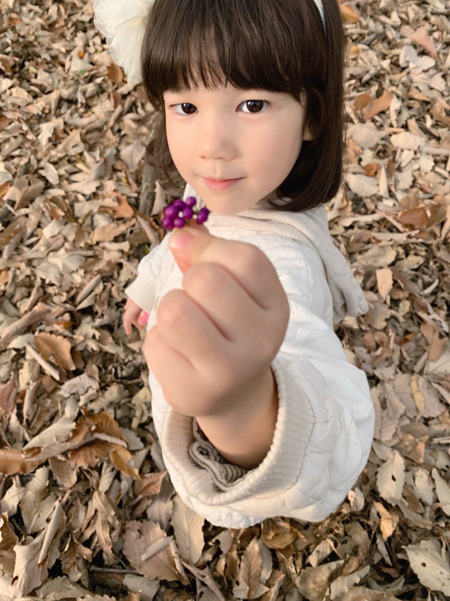 SeoulHike's tweet photo. It’s never too cold. It’s never too dirty. Take children outside (especially the mountains!🤗). Unstructured outdoor play is integral to their health, growth, and happiness, and encourages a love for nature. https://t.co/SiQ87dXd6g