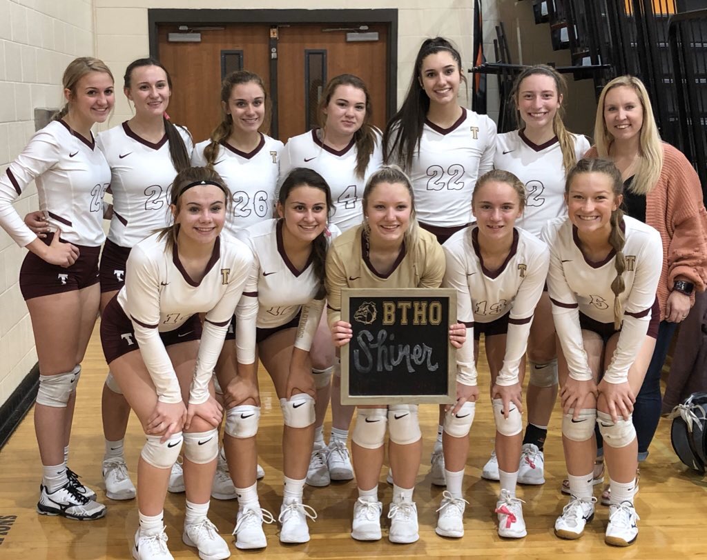 stacysms's tweet photo. ...not the ending we were praying for unfortunately, &amp; know we had some super sad seniors tonight, it’s tough now, but focus on the awesome 4 years you shared together &amp; what a blessing to be a team member of such a fantastic group of young women!  We ❤️y’all THORNDALE proud!🙏🏻🏐 https://t.co/h2ubZOMdVT