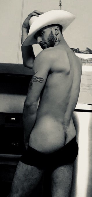 1 pic. Dont forget to check out our @Pornhub  page  ?https://t.co/xeyeoKhOJ4 ? and watch all the #Videos