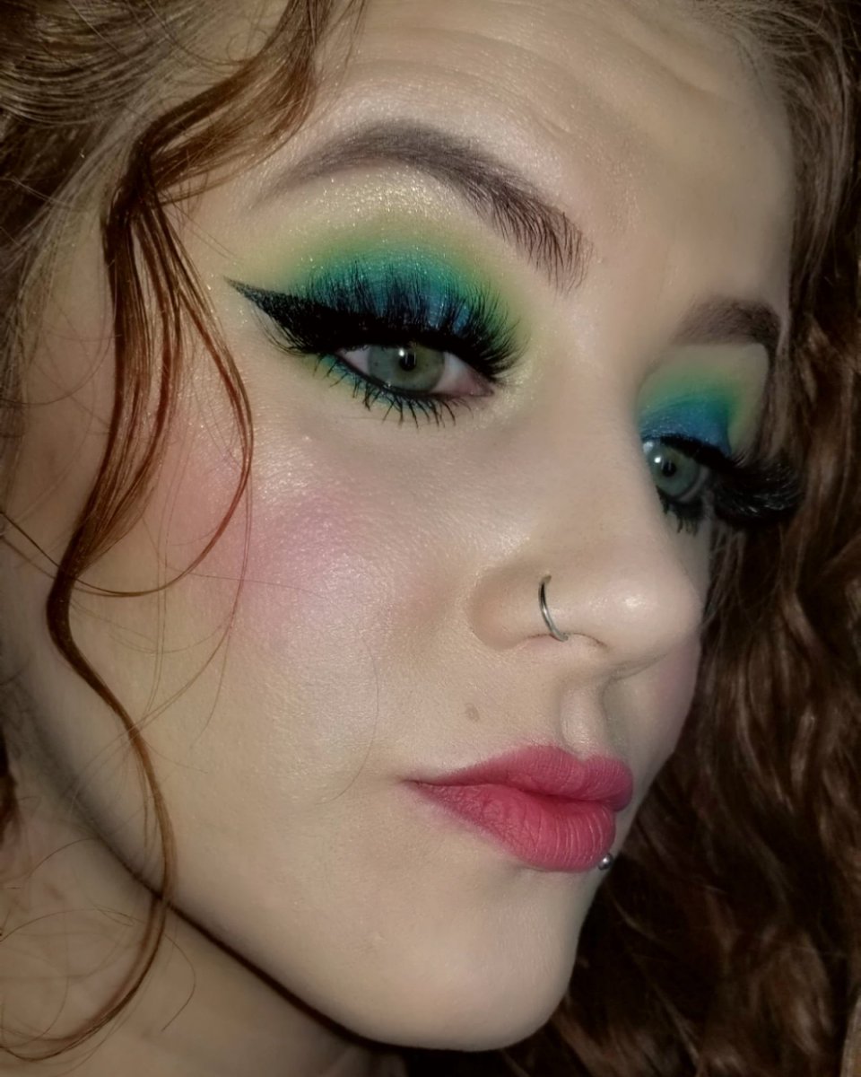 WickedlyDivin3's tweet photo. @shanedawson @JeffreeStar #conspiracypalette & #MiniControversy
@yellalashes #YLM7
#tattootint #longlastingstain #lip #nouveau & #eyeliner #realblack
@HourglassMakeup #veilprimer & #vanishstick warm ivory
@Natasha_Denona #bloomblushpalette
@ABHcosmetics #dipbrow #auburn https://t.co/D9fSIdJQZF