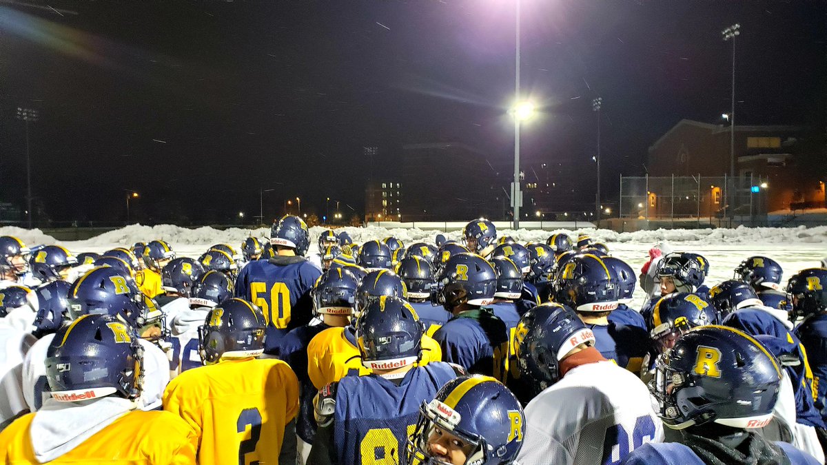 IamcoacHHeav's tweet photo. Football was made for this weather @UofRFootball 🐝❄️🏈

#CLIMB https://t.co/gXP1o78QBU