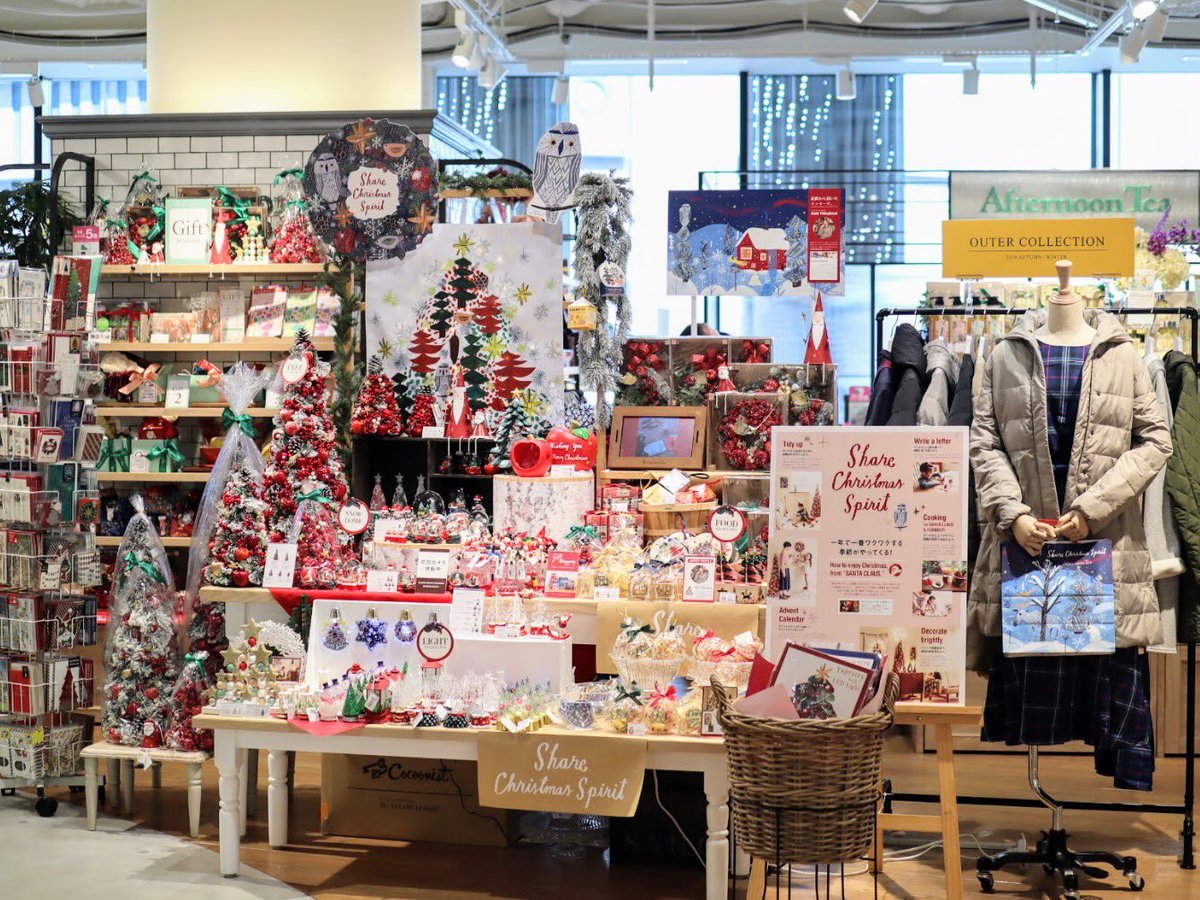 阪神百貨店 公式 阪神の北欧フェア19 では 7階 アフタヌーンティーリビング のクリスマスのイラストや紙袋のデザインを担当された マッティ ピックヤムサ さんが似顔絵を描いてくれるイベントをやってますよ 詳しくはスタッフまで 阪神