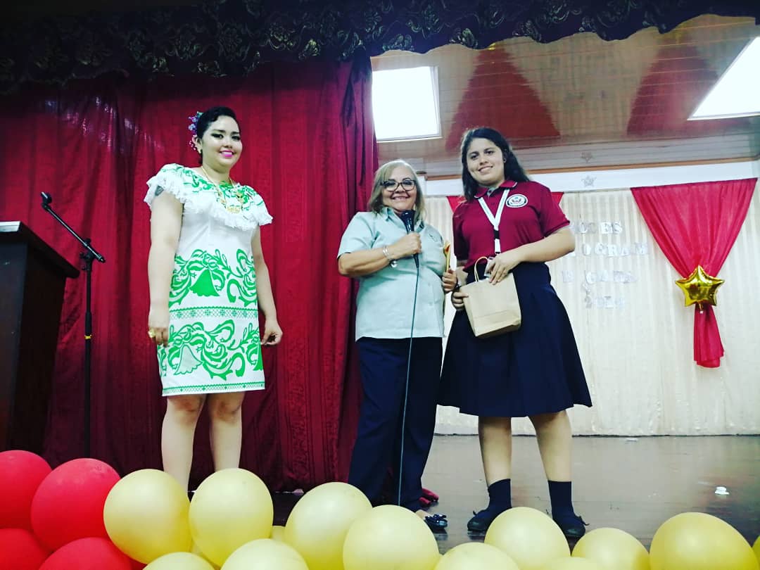 FGLG1997's tweet photo. Finalizando la tarde con el cierre del Programa de Inglés en Bugaba, Chiriquí con la Teacher Clarisse De León y sus estudiantes.Excelente todo!!! #fglg #programadeingles #learningenglish https://t.co/tQ4cCOOYiH