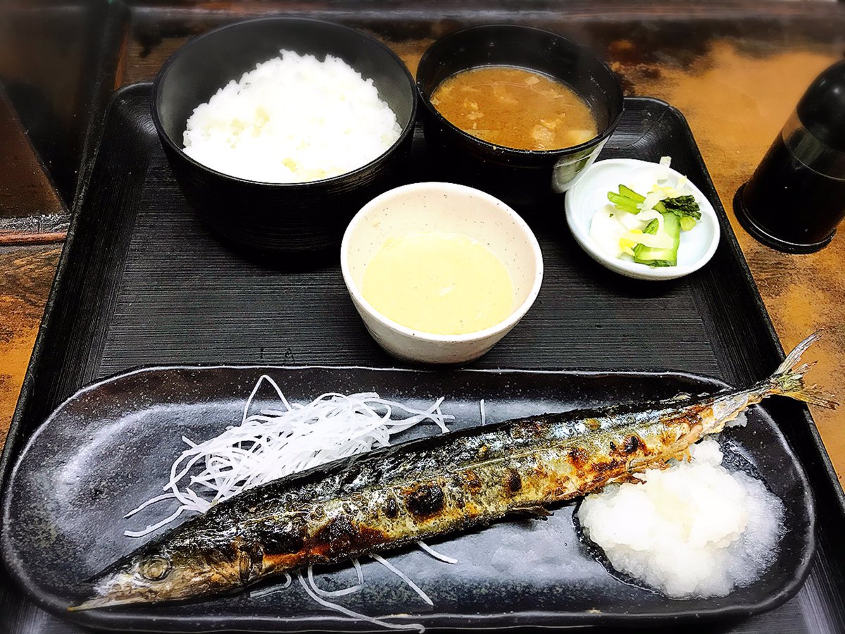 小松 一也 ひるめっしゃー 大阪駅前第2ビルの柚さんにて 新さんま定食 混んでたんで焼き時間かかりましたが 焼きたて美味い 私さんまは骨ごと食べるんですけど ご主人に綺麗に食べていただいてってお褒めの言葉をいただきました 大阪駅前ビル 小松 一也 ひるめっしゃー 大阪駅前第2ビルの柚さんにて 新さんま定食 混んでたんで焼き時間かかりましたが 焼きたて美味い 私さんまは骨ごと食べるんですけど ご主人に綺麗に食べていただいてってお褒めの言葉をいただきました 大阪駅前ビル