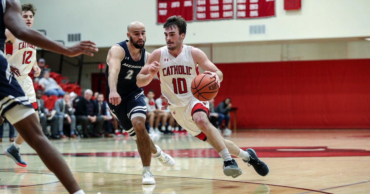 CatholicU_Cards's tweet photo. .@CatholicU_MBB senior Collin Hartmann scored a career-high 21 points, but Messiah hit a three-pointer with 0.5 seconds remaining in regulation to force overtime and escaped with a 78-75 victory at Franny Murray Court.

RECAP: https://t.co/tXW0GGNZZp

#CatholicU #d3hoops https://t.co/J8VhXkIzDT