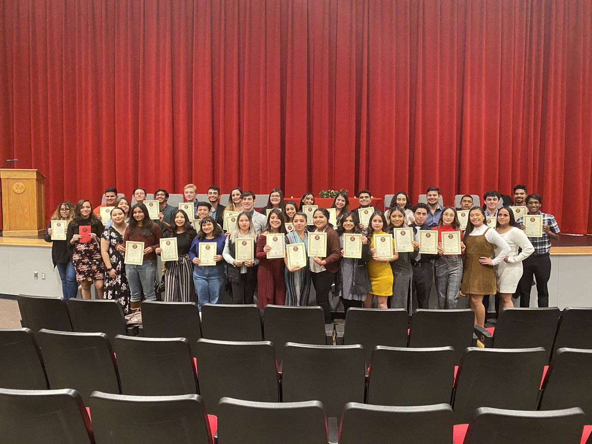 OHS_SHH's tweet photo. We had a successful night with the induction ceremony. 34 new members initiated. Congratulations to all!! #SHH #LigaCervantina #BronchoNation https://t.co/oZ8BogRq7j