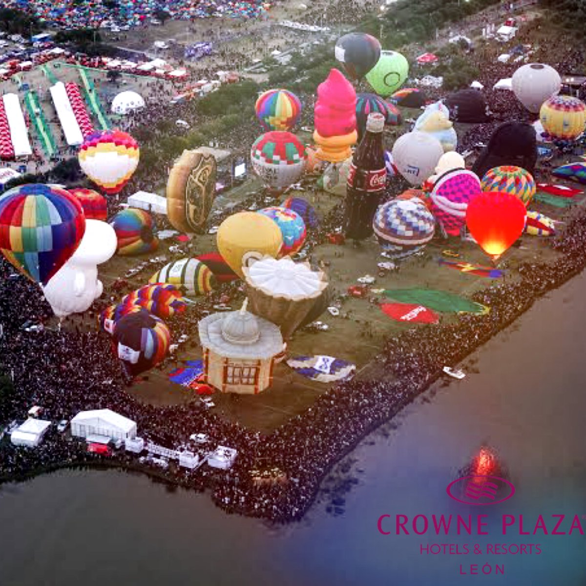 CrownePlazaLeon's tweet photo. ¡Casa llena! Nos encanta albergar a tantas personas para este evento icono de la ciudad ¡El gran @figleon 🎈! Nos vemos este fin de semana largo 😍🎈.
.
.
#ViveFIG https://t.co/YOkICkyhML