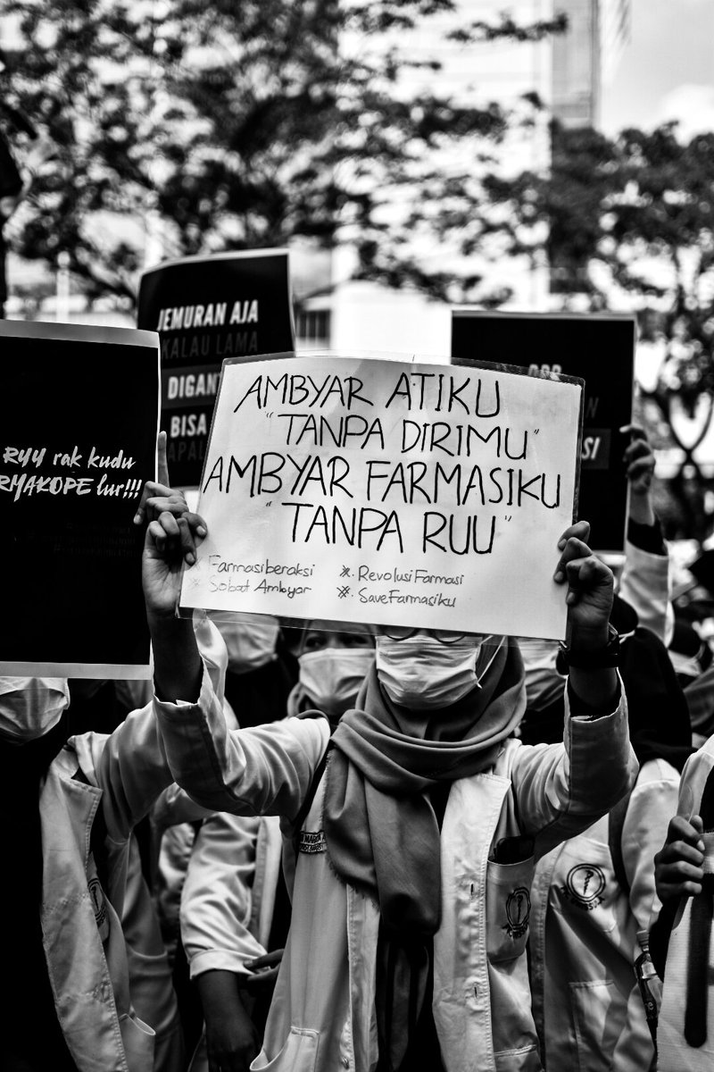BangBangben's tweet photo. Terimakasih atas perjuanganmu MAHASISWA.............
#RUUkefarmasian #farmasi #farmasiberaksi https://t.co/PFMdorrrys