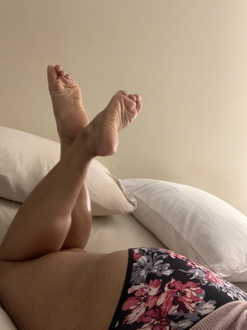 Who wants to suck on my toes tonight? 💕 #feetpics #isellfeetpics #latinafeet #feetfetish #footfetish<a href="/tag/feetpics"class="tags">#feetpics</a><a href="/tag/footfetish"class="tags"><span>#footfetish</span></a><a href="/tag/foot"class="tags"><span>#foot</span></a><a href="/tag/feetfetish"class="tags"><span>#feetfetish</span></a><a href="/tag/soles"class="tags"><span>#soles</span></a><a href="/tag/footfetishnation"class="tags"><span>#footfetishnation</span></a>