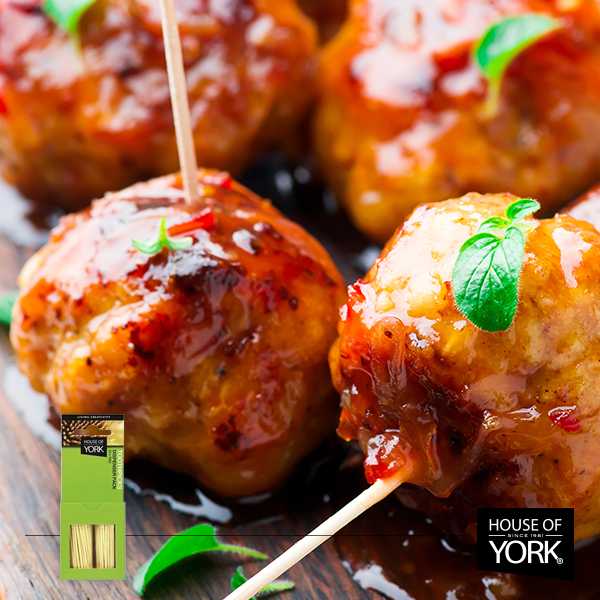 HouseofYorkSA's tweet image. House of York toothpicks make bite-sized snacks easier to grab and eat on the go. One tip is to pop some colourful washi tape on to the ends of the toothpicks for a #FunAndFestive twist!