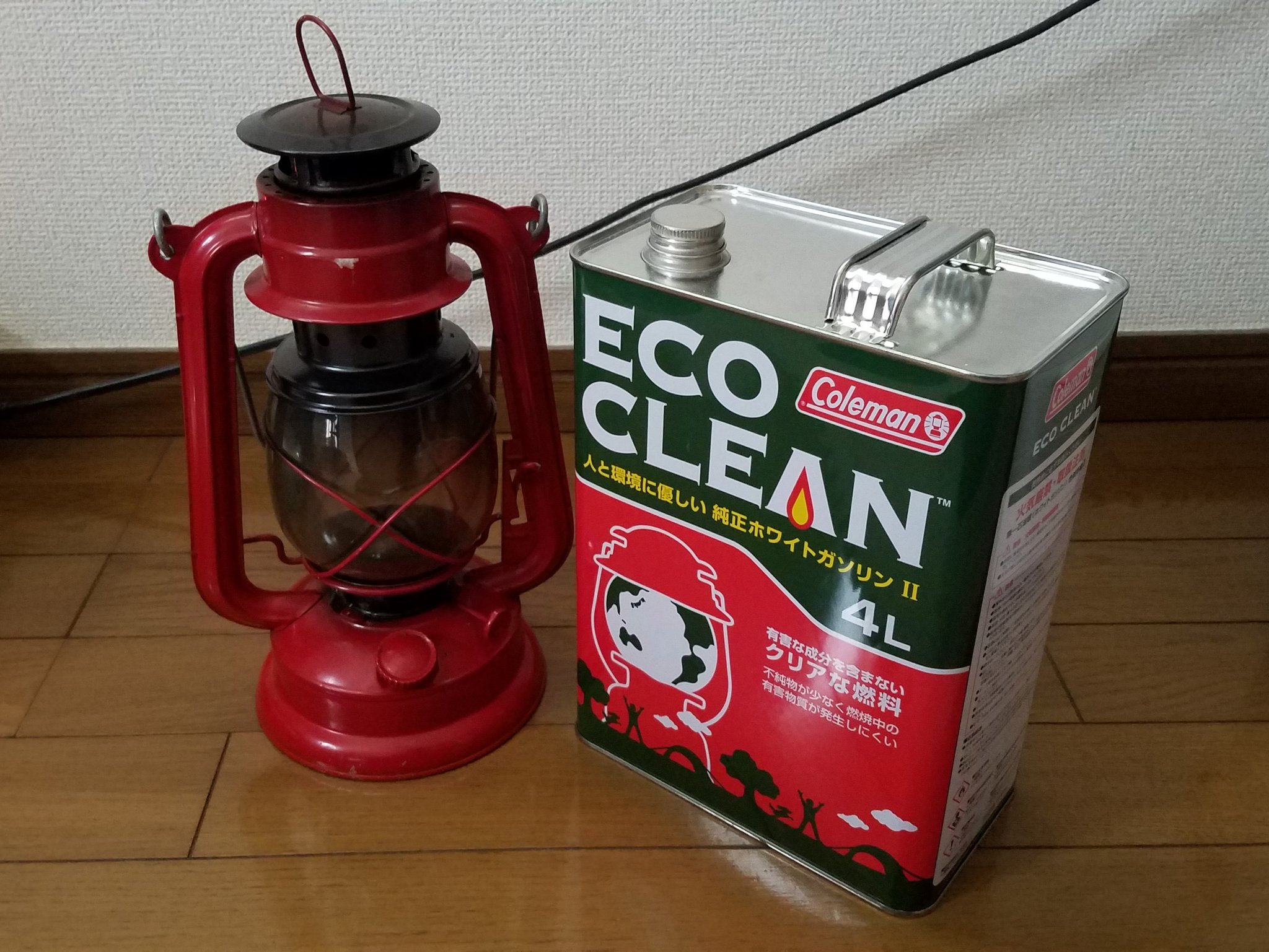 温度計 先日のキャンプでオイルランタンを倒して 壊してしまいました 火を付けてみたら いつも以上にすすが出てホヤが真っ黒に オイルランタン にしかホワイトガソリンを使ってないので 1lも使っていない4lのホワイトガソリンだけが残りました 笑