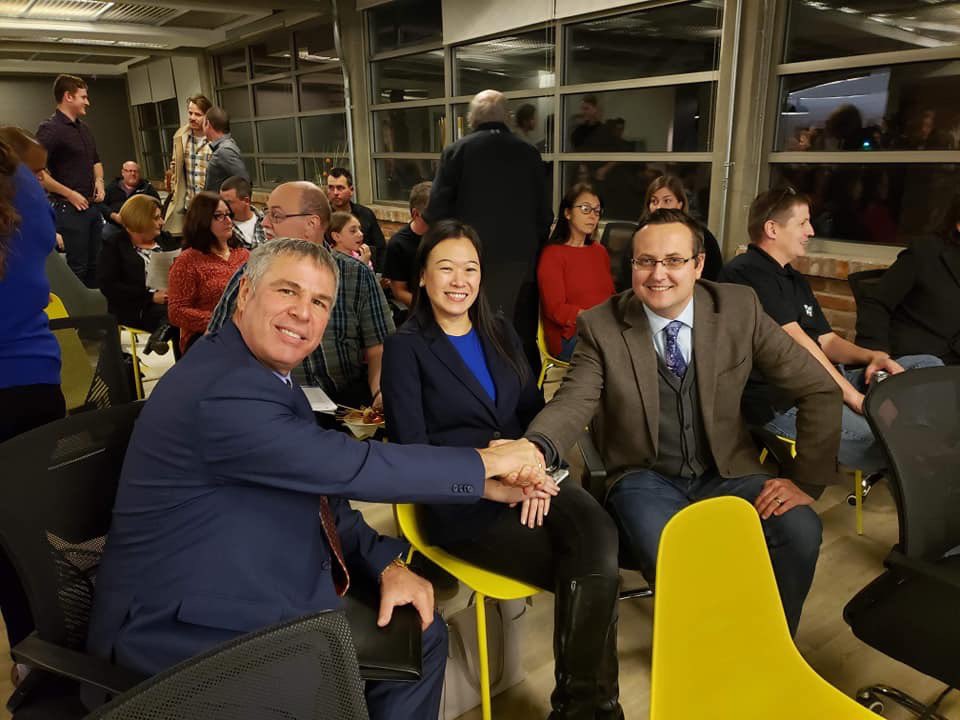 YvonnePilon's tweet photo. It was great to meet you tonight @DaveEppCKL!
Thank you for joining us at @soar_innovation for the 5th installment of #TeCKnight! https://t.co/EJg8hcx3if