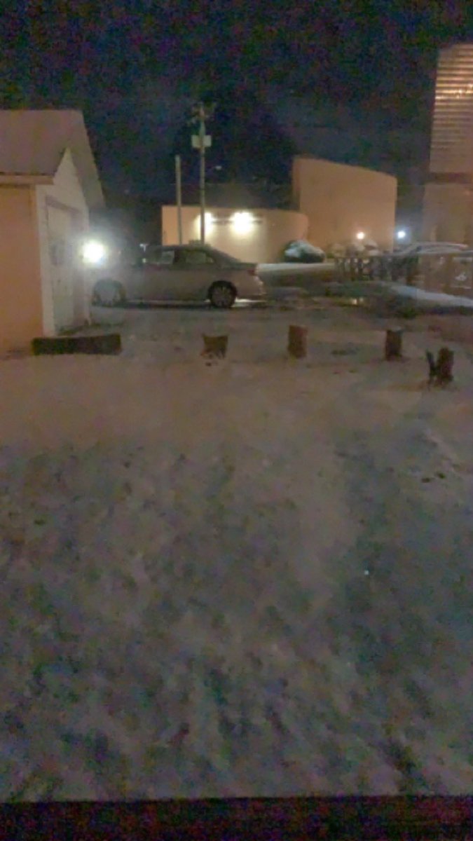 jar0f_flies's tweet photo. It's snowing! I haven't seen snow or ANYTHING like it since 2013 so I'm happy. ❄️ #JustPAThings https://t.co/8AiTdSVmQZ