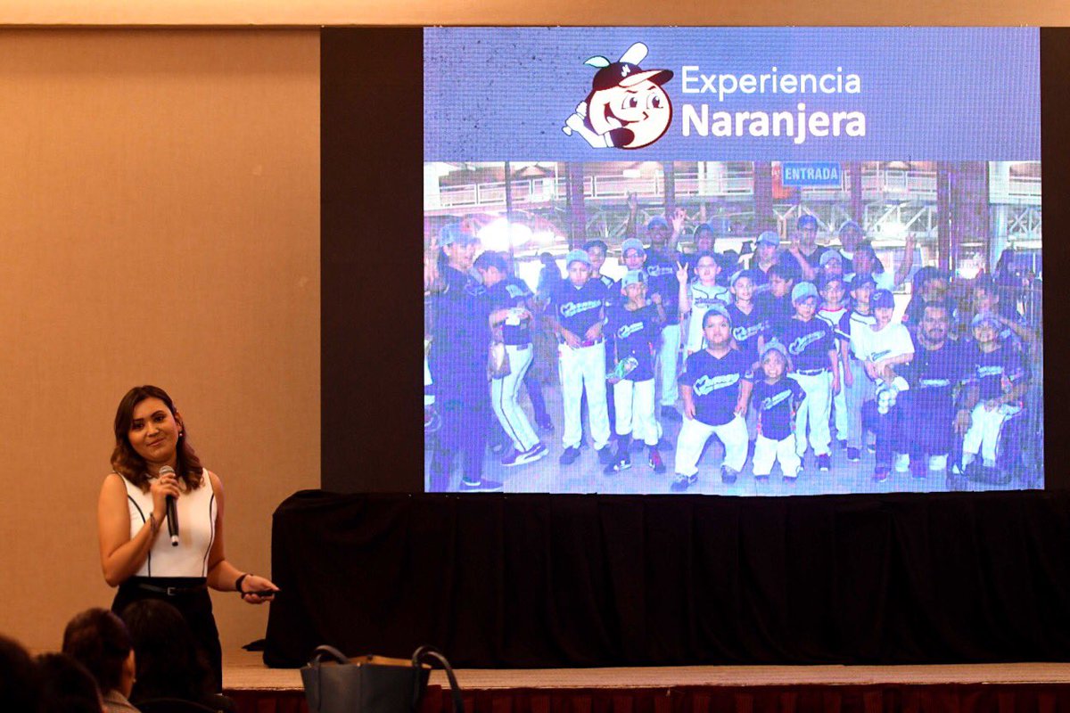 BustamanteCarla's tweet photo. Throwback a hace 2 semanas donde pude hacer algo que tanto me gusta: compartir mi experiencia del marketing deportivo naranjero ⚾️🍊 en el #BTLConference2019 de @InformaBTL @Merca20 en la CDMX #dowhatyoulove #speakertime https://t.co/8u3M9ZsMKN