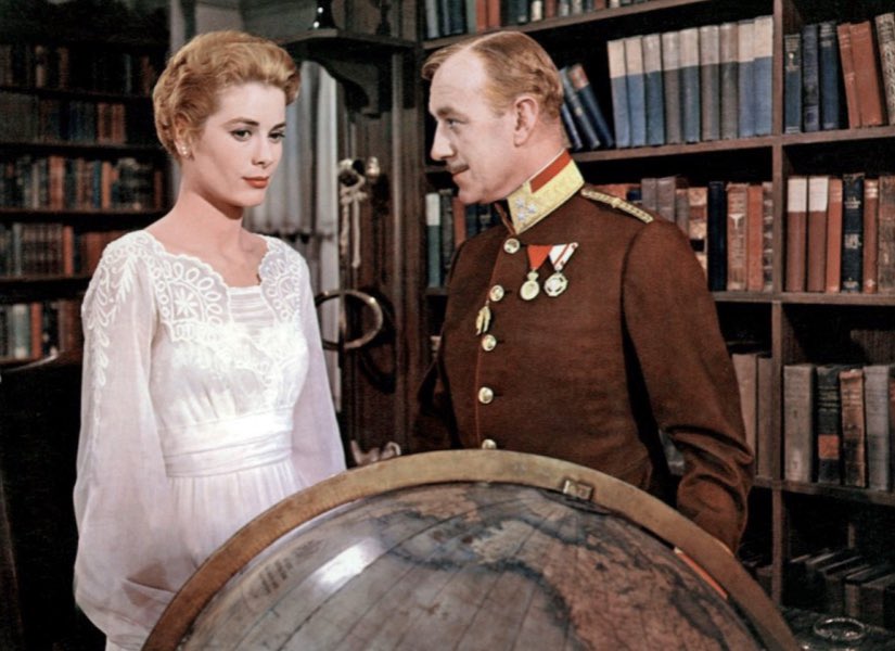 FIDMMuseum's tweet image. Grace Kelly was born #OTD November 12, 1929. The FIDM Museum is proud to hold one of her few surviving costumes in our permanent collection: an embroidered cotton voile dress designed by Helen Rose for the 1956 film ‘The Swan’. Shown here on display in #GraceKelly: Style Icon.