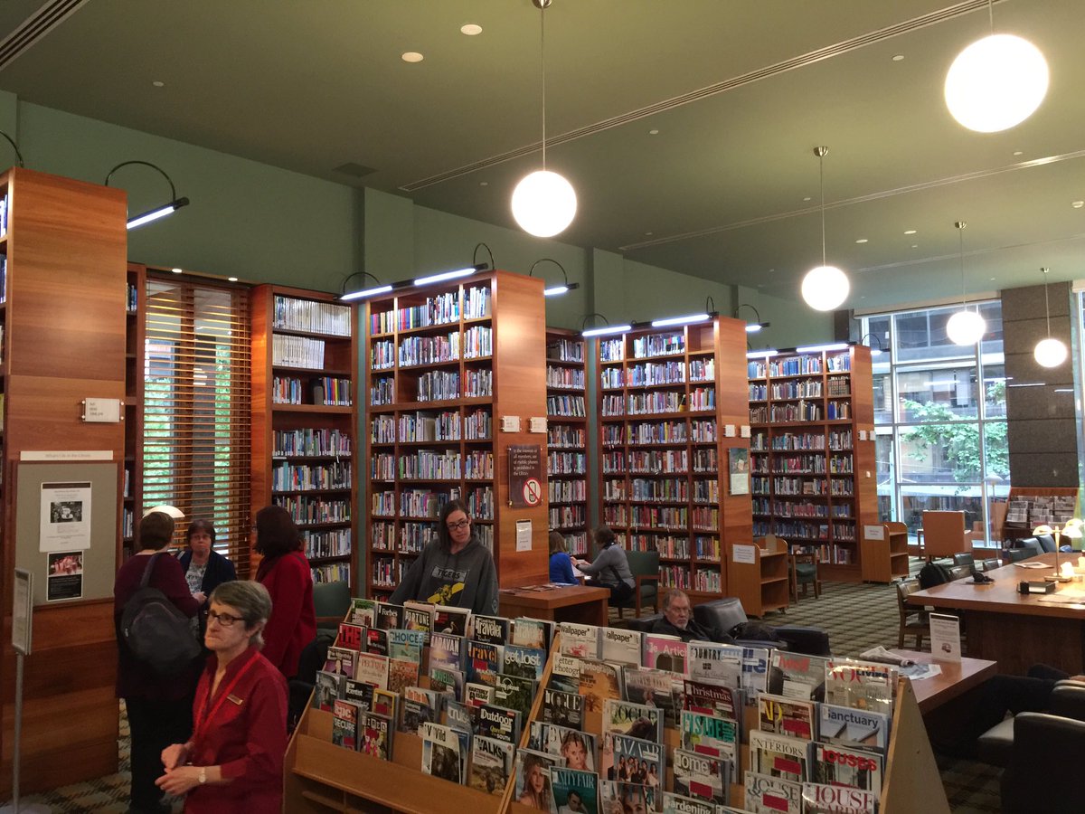 EileenLouden's tweet image. Worst tour host ever - I turn up late and then let my kid tear up the place 😂 
But WOW! The RACV Club Library is GORGEOUS! 😍 #LibTech19