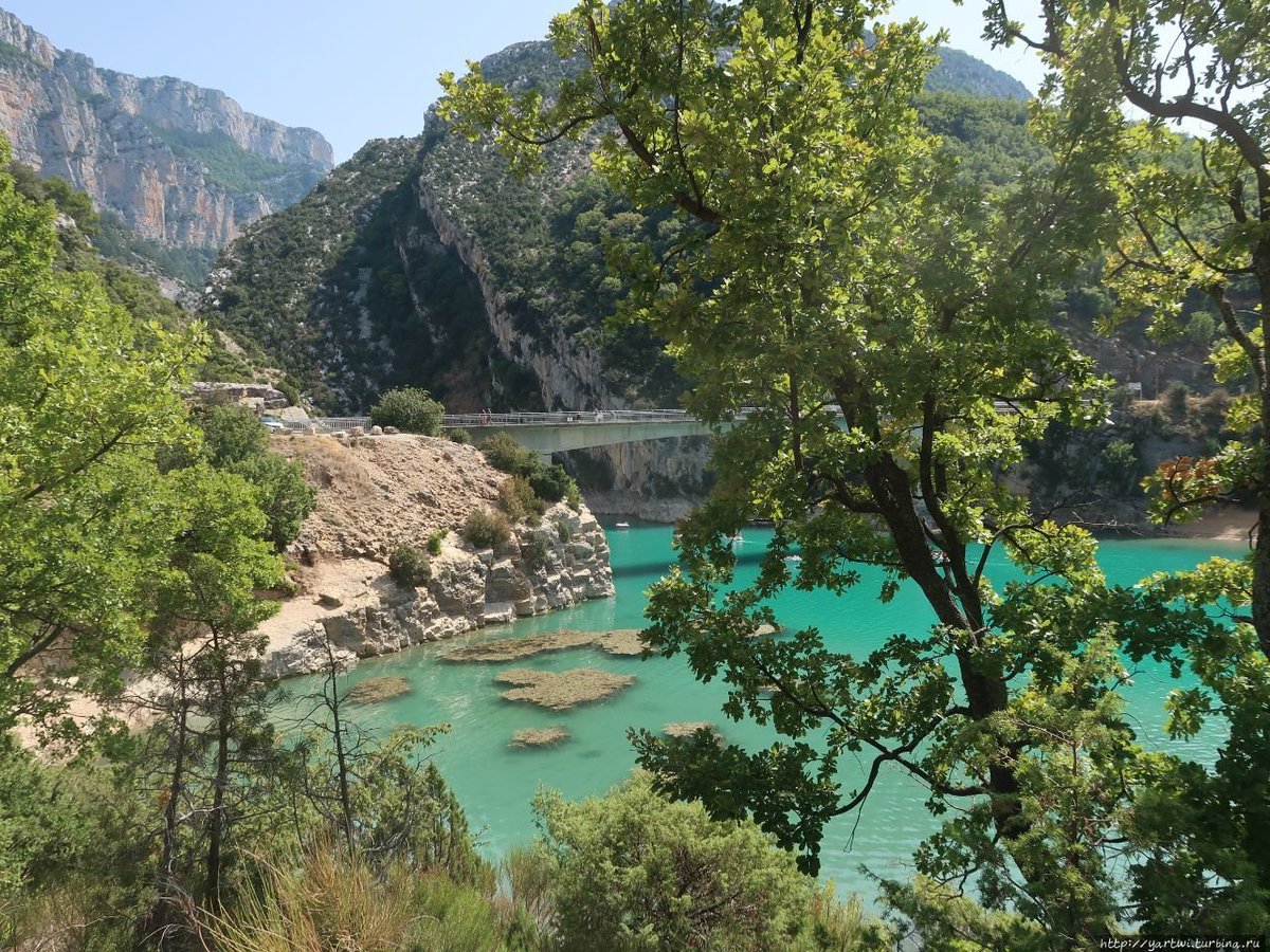 В серые осенние дни хочется такой красоты :) от #яртвитур "Путешествие на Лазурный Берег Франции. Вердонский каньон" turbina.ru/guide/Muste-Se…
