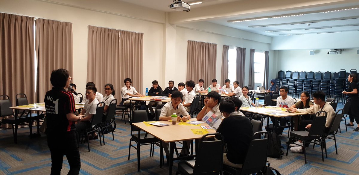 UTS critical thinking skill workshop for Y11 and Y12 participants. #HIS_ALevel