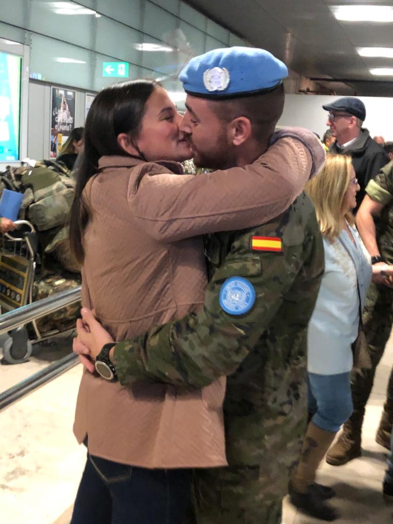 FUTER_ET's tweet photo. Compromiso con España 🇪🇸
La Brigada #GuadarramaXII @EjercitoTierra recibe hoy a los primeros militares que vuelven tras cumplir durante seis meses su misión en Líbano.
Gracias y bienvenidos soldados!
#SomosTuEjército
@UNIFIL_🇺🇳 https://t.co/kGrunvsmIw