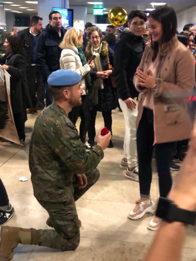 FUTER_ET's tweet photo. Compromiso con España 🇪🇸
La Brigada #GuadarramaXII @EjercitoTierra recibe hoy a los primeros militares que vuelven tras cumplir durante seis meses su misión en Líbano.
Gracias y bienvenidos soldados!
#SomosTuEjército
@UNIFIL_🇺🇳 https://t.co/kGrunvsmIw