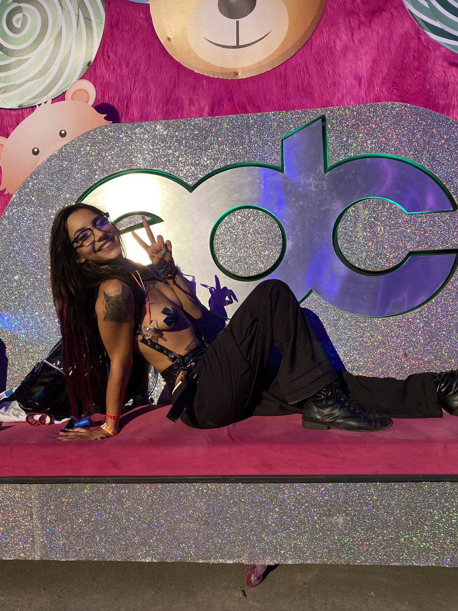officialkittycarrera tweet media