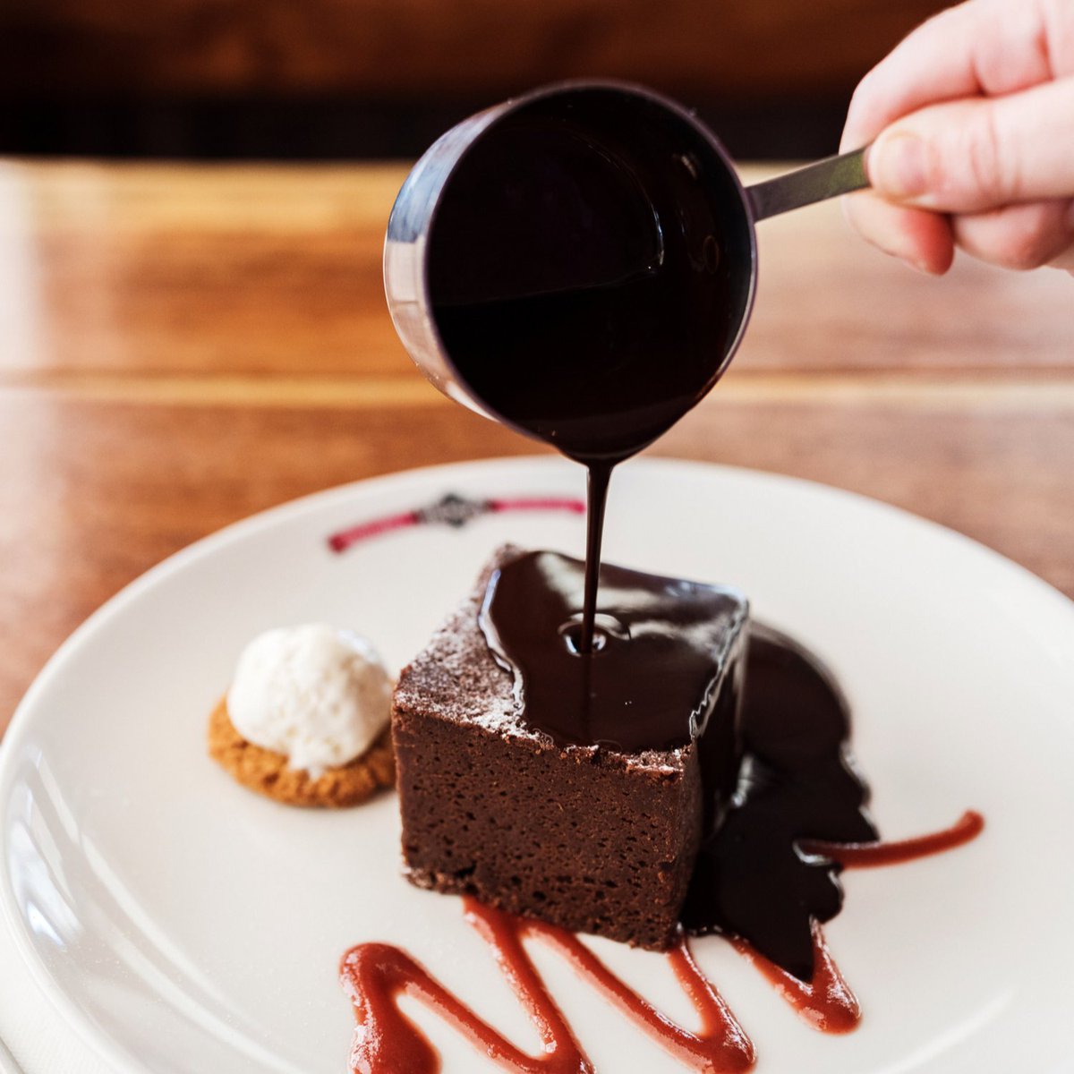 HogsBreath's tweet image. Tag your mates...so when they open their phones they will see this and owe you one!

#dessertchallenge #chocolate