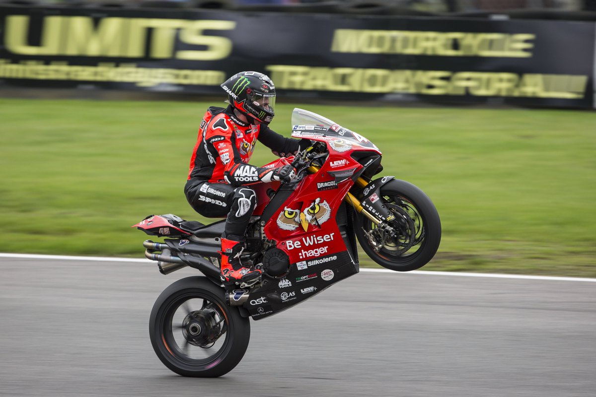 Happy #Wheeliewednesday! 

⬆️ Wheels up for your 2019 British superbike Champion. 
#BSB #BritishSuperbikes #BrandsHatch

<a href="/scottredding45/">ScottReddingOfficial</a>