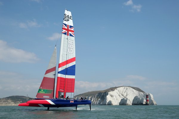 SolentEventsLtd's tweet photo. We still cannot believe that we had #F50s racing at speeds in excess of 55mph on the #solent this year with the @SailGP inaugural event in August #fueledbyathletes Looking forward to announcements for 2020 soon! #SailGp #TheSolent https://t.co/dCcPGPy4GN