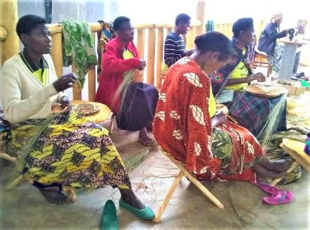 VMM_Int's tweet image. "@Ride4aWoman, women make their products, can speak with each other freely and gain the means to support their families. We were treated to a wonderful cultural display of dancing and music. I also got to join the women in their singing practice."

bit.ly/2NFjD0i