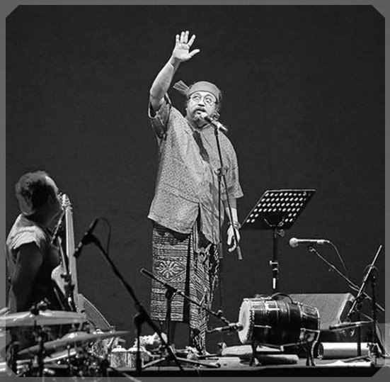 Maestro musik Indonesia Djaduk Ferianto, hari ini tutup usia. Bagimu “bermusik adalah tentang hidup karena musik memiliki kehidupan”. Terimakasih atas dedikasimu untuk mengabdi kepada musik Indonesia, Selamat beristirahat panjang dengan karya mu yang abadi.