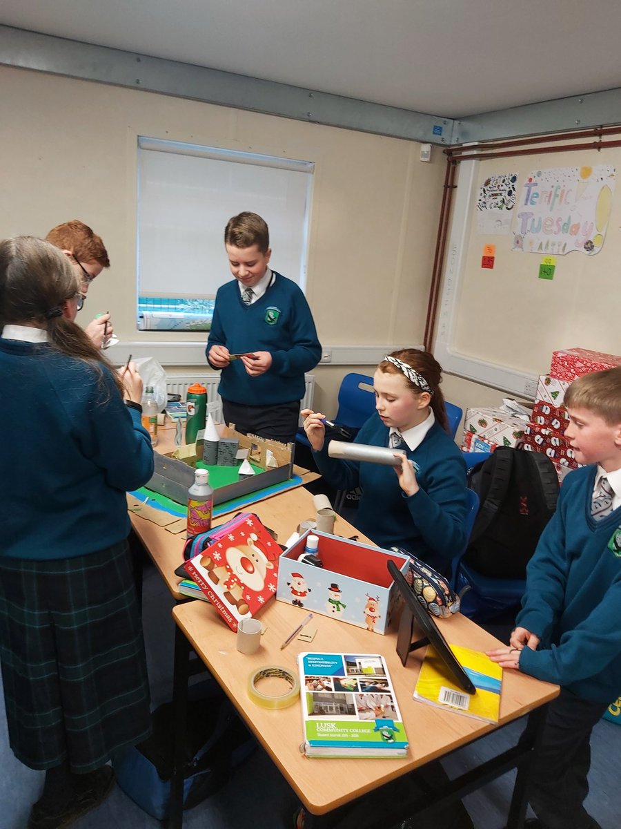 LuskCCHistory's tweet photo. Medieval Castles in the making. Students are very motivated to ensure they get the prize of 10 good notes each for the winner! Completed projects to follow #histedchat #makinghistory #engagingprojects https://t.co/c68W3JG7DR